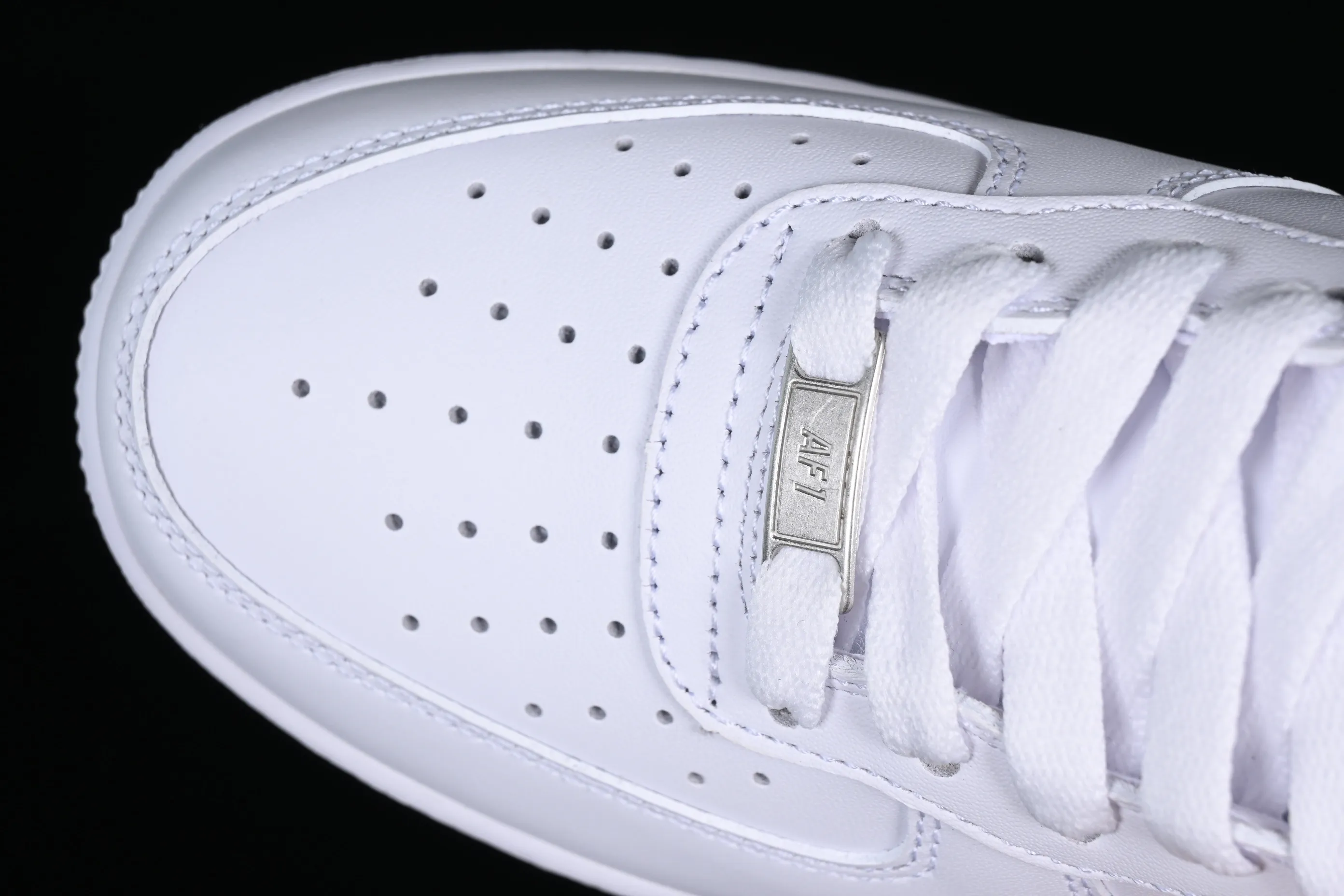 All categories Nk Air Force 1 Air Force series Nk Air Force 1 Mid Air Force mid-top Nk Air Force 1 Mid '07 Air Force 1 first-layer mid-top all-white casual sneakers 315123-111